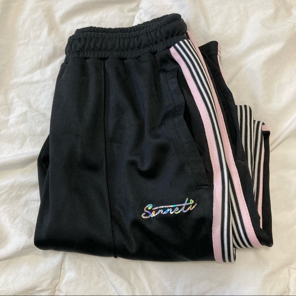 Worn twice.Loose fit casual pants, black,13-15 girls, fits like m in womens. - Picture 6 of 7